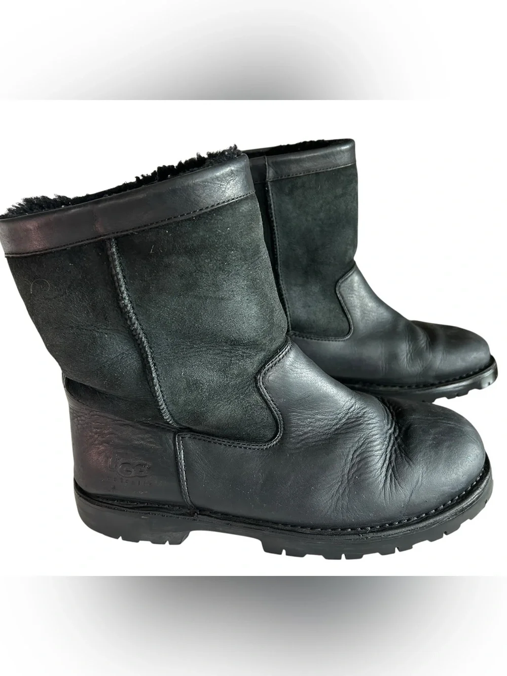 UGG Men's Black Leather Suede Short Shearling Lined Boots Size 11 Snow Winter